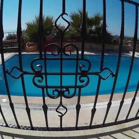 Pasha Port & Restaurant فندق ألاتشاتي